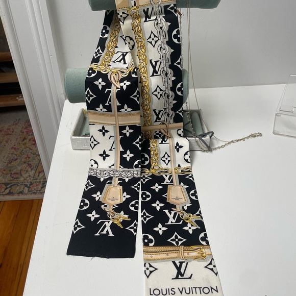 Louis Vuitton Bandeau Twilly - Picture 2 of 4